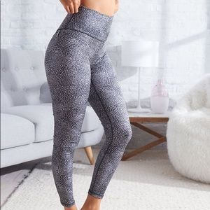NWT Aerie Play Zipper Pocket Legging